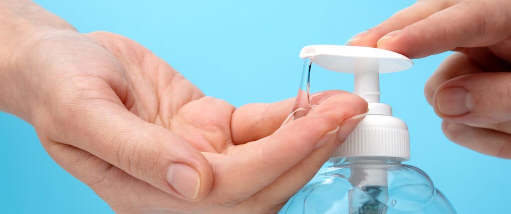 Ein hygienischer Handspender im Fokus