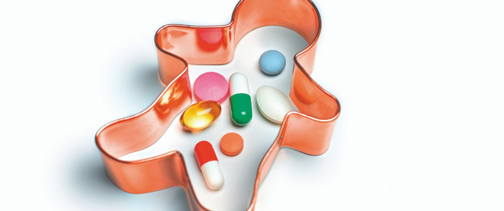 Tabletten in einer Schablone eines menschlichen Körpers