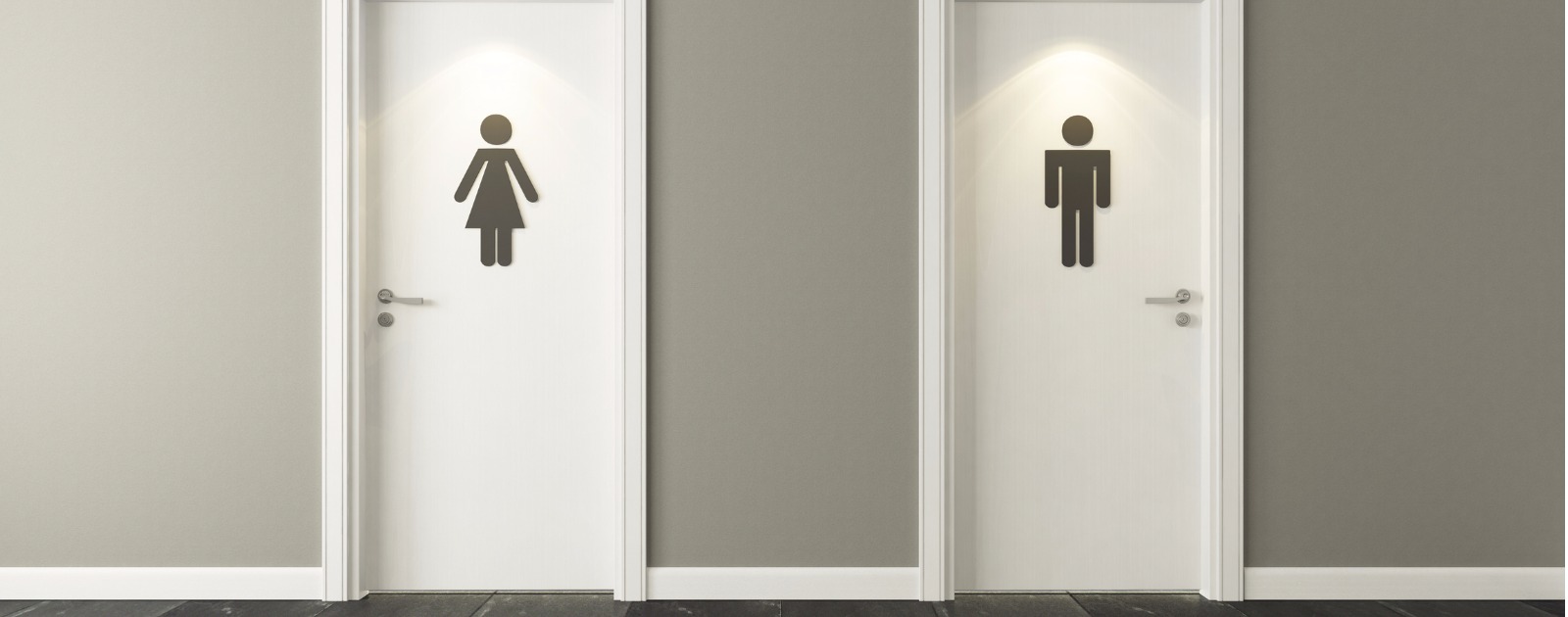Nebeneinanderliegende Damen- und Herrentoiletten