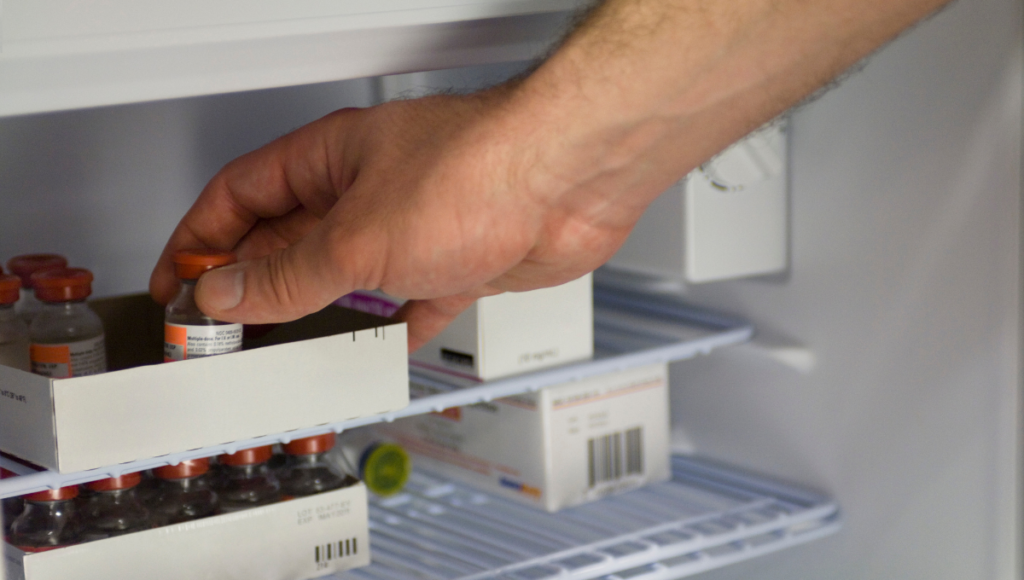 Medikamente, die in einem Kühlschrank aufbewahrt werden.