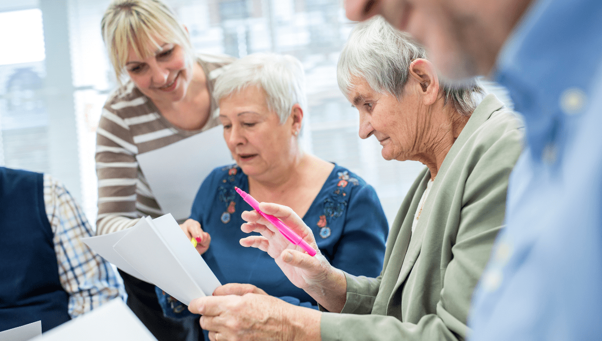 Eine Selbsthilfe-Gruppe pflegender Angehöriger tauscht sich aus.